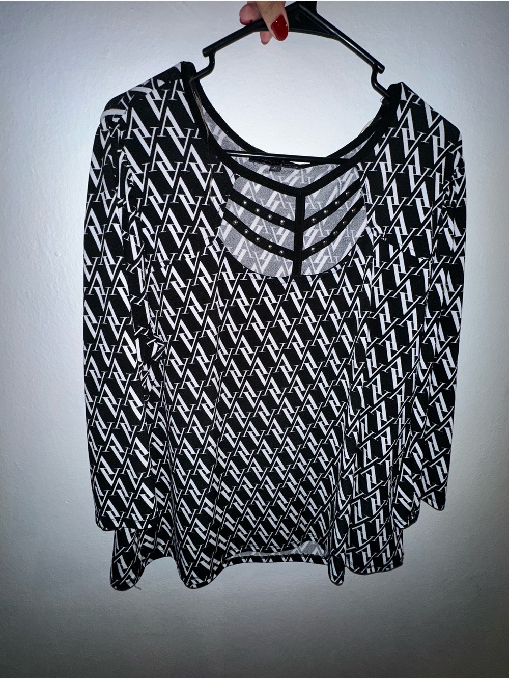 Adrienne Vittadini Black & White Geometric Long Sleeve Top with Strappy Neck